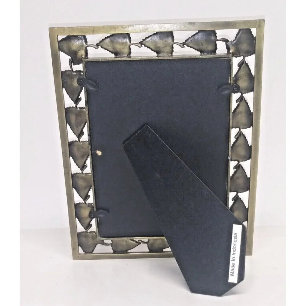 VTG Picture Frame Cast metal antique gold tone leaves leaf pattern for 6.5 x 4.5